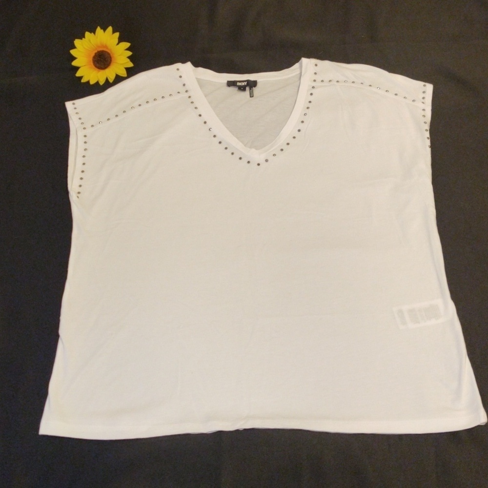 DKNY  Lightweight Sleeveless V-neck studded top.
